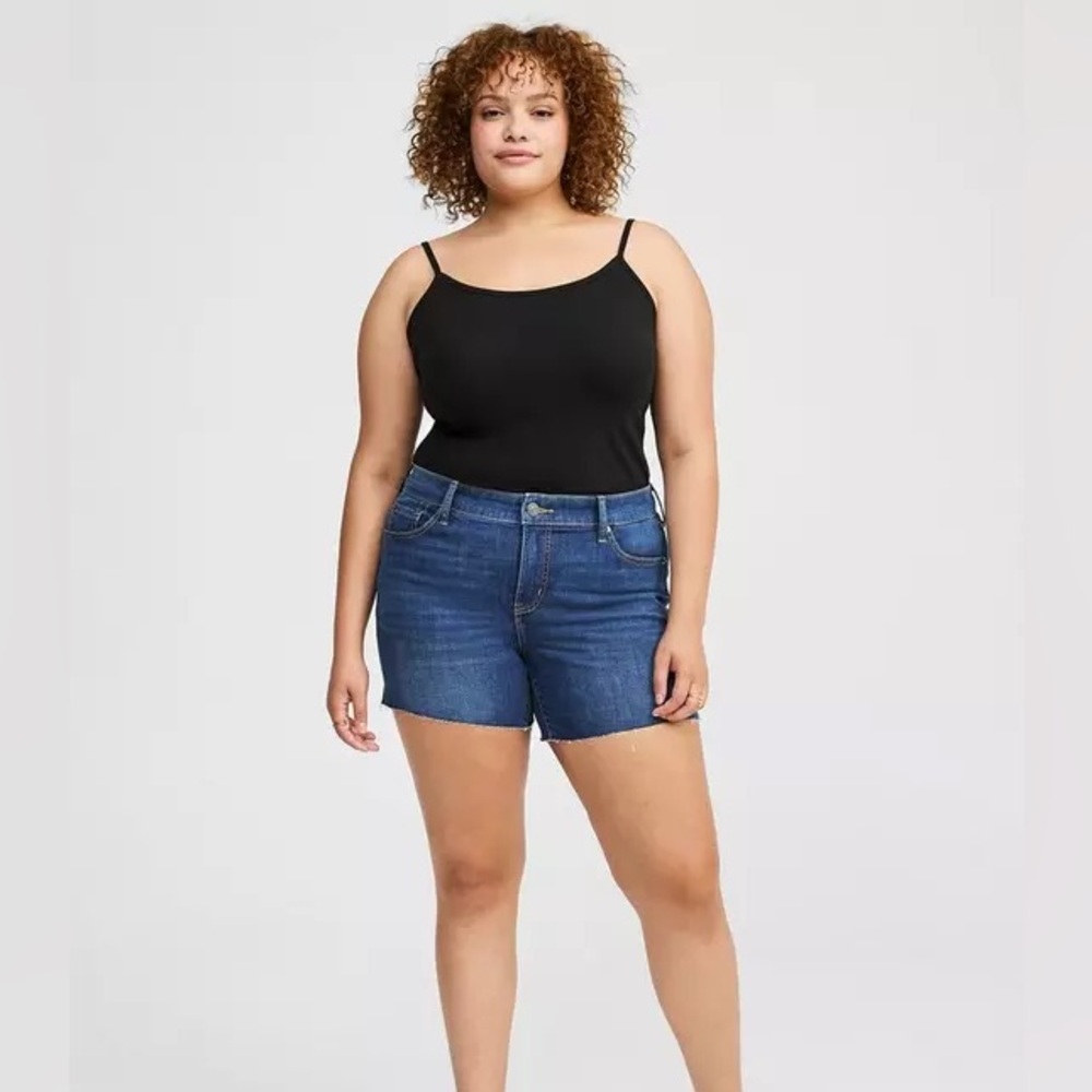 Torrid 5 Inch Perfect Boyfriend Vintage Stretch Mid-Rise Short NWT